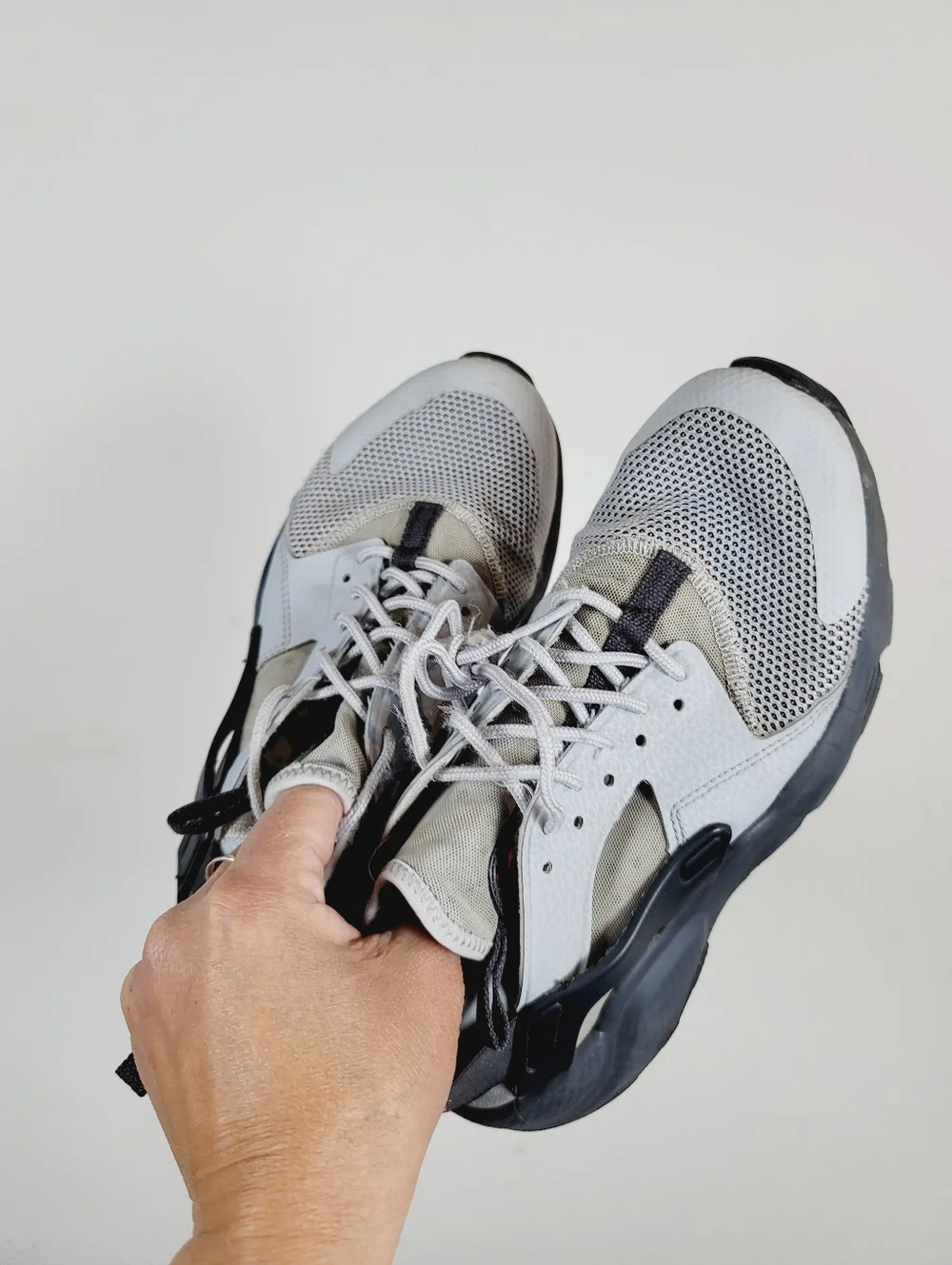 Nike Air HUARCHACHI Sneakers, Size 6Y